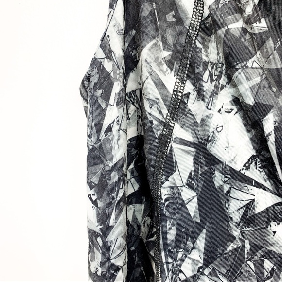 Patterned Athletic Works Grey White Tank - Picture 4 of 7